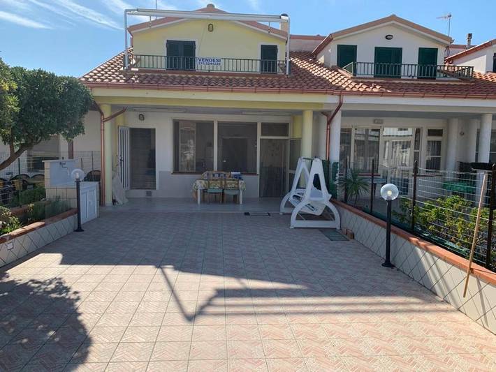 Appartamento per 5 persone, con balcone e panorama in Foce Varano