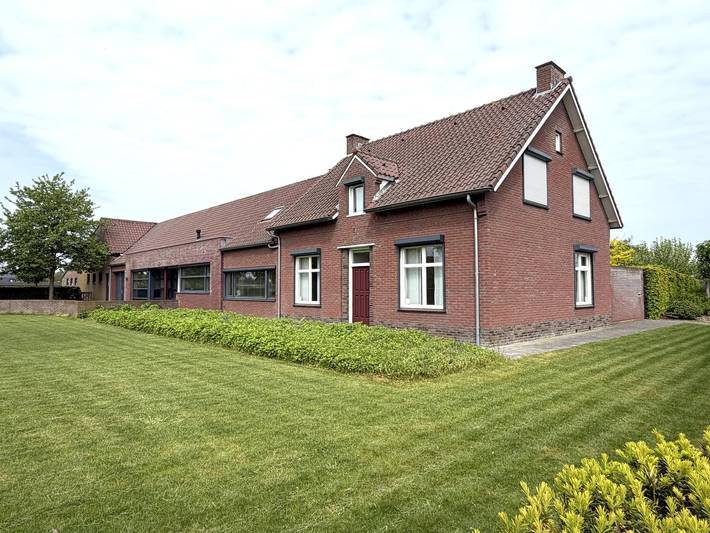 Ferienhaus für 12 Personen, mit Terrasse und Garten sowie Whirlpool, mit Haustier - 1