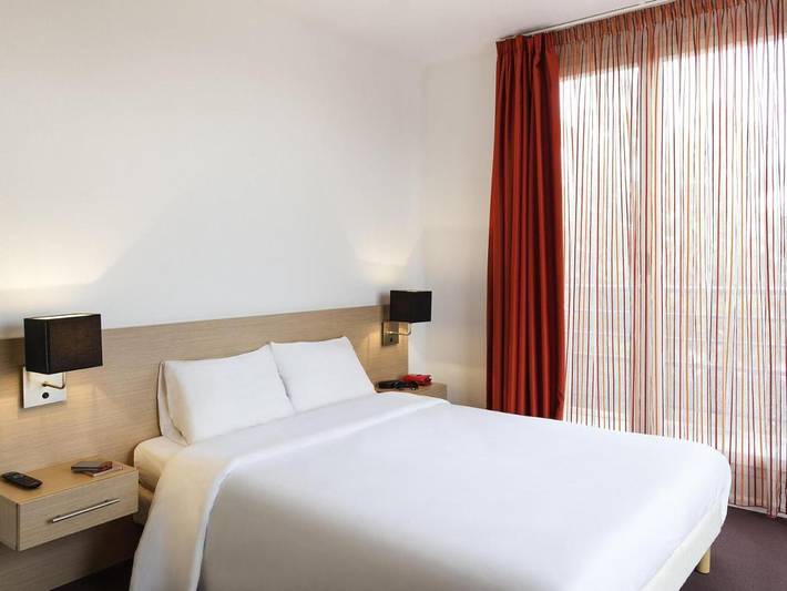 Appart’hôtel pour 2 personnes, avec piscine ainsi que jardin et vue