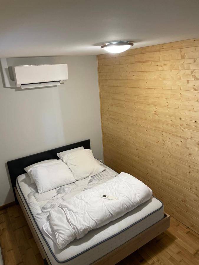 Location de vacances pour 6 personnes, avec terrasse et vue sur le lac ainsi que vue et jardin à Henrichemont - 2