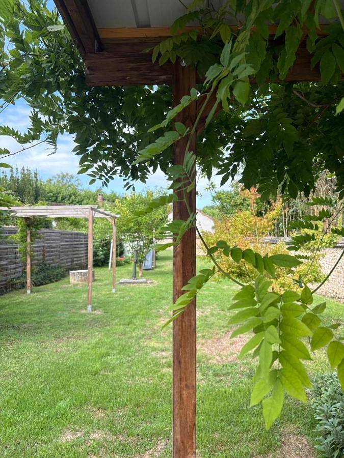 Two-Bedroom House in Charny-Orée-de-Puisaye, Région d'Auxerre