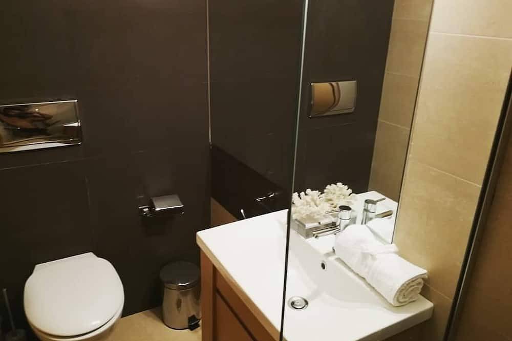 Entire apartment, ★ Couple's Getaway ★ Patio | Sophisticated Style | in Rhodos City, Rhodes