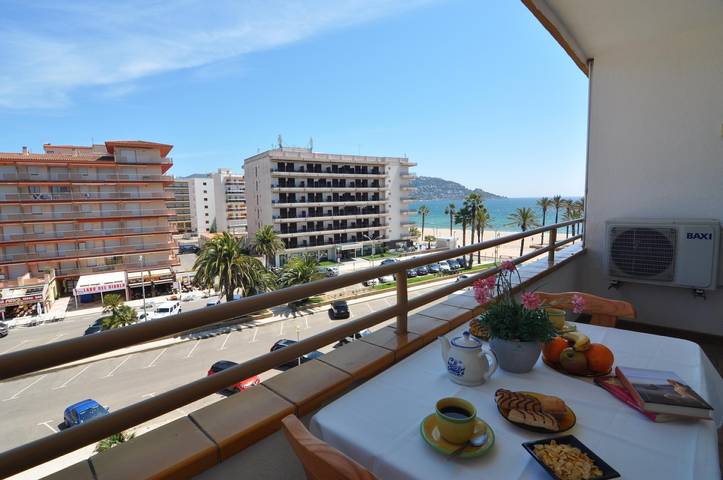 Gîte pour 4 personnes, avec piscine ainsi que terrasse et vue sur l’océan, animaux acceptés dans Platja Santa Margarita Rosas - 2