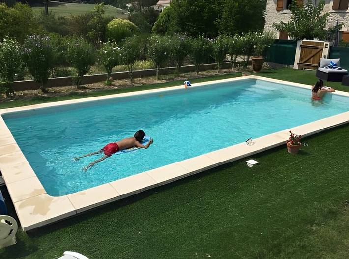 Gîte pour 4 personnes, avec jardin ainsi que piscine et terrasse à Brissac