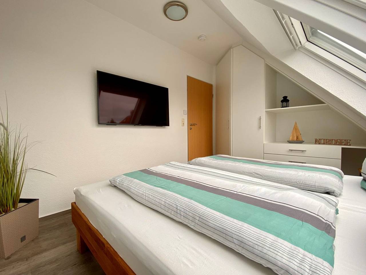Ganze Wohnung, Dat Ferienhus Norddeich: Sonnige Og-Wohnung mit Süd-West Balkon in Norddeich, Norden und Umgebung