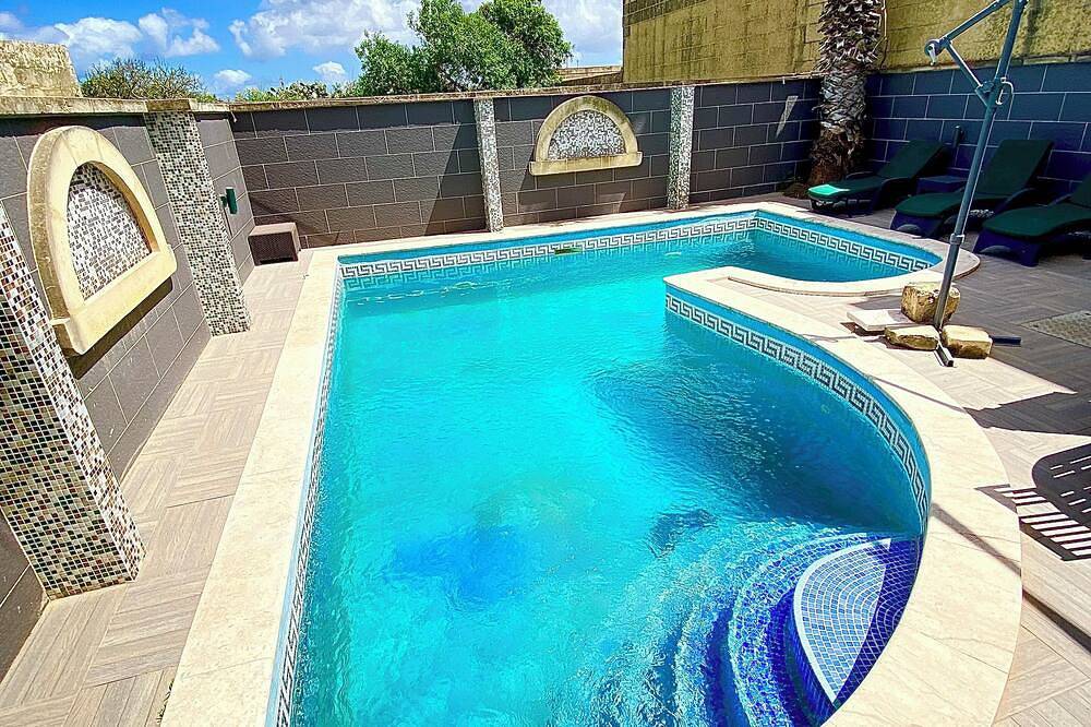 Charming traditional Maltese villa with garden and private pool in Xaghra, Gozo