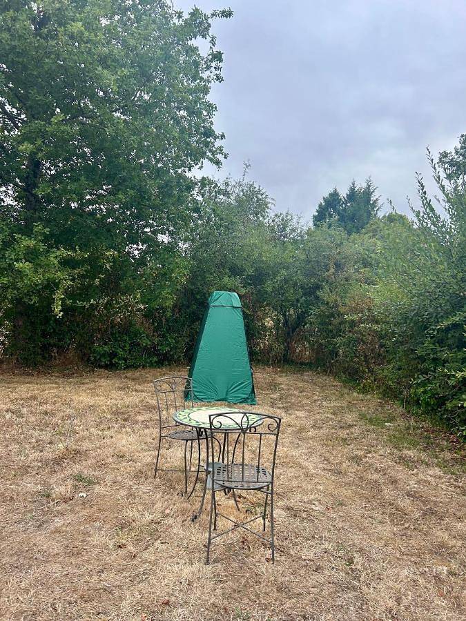 Tente pour 2 personnes, avec jardin et piscine ainsi que vue et terrasse dans Indre - 2