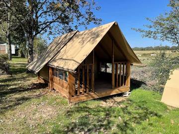 Tente pour 2 personnes, avec bassin pour enfant en Vendée