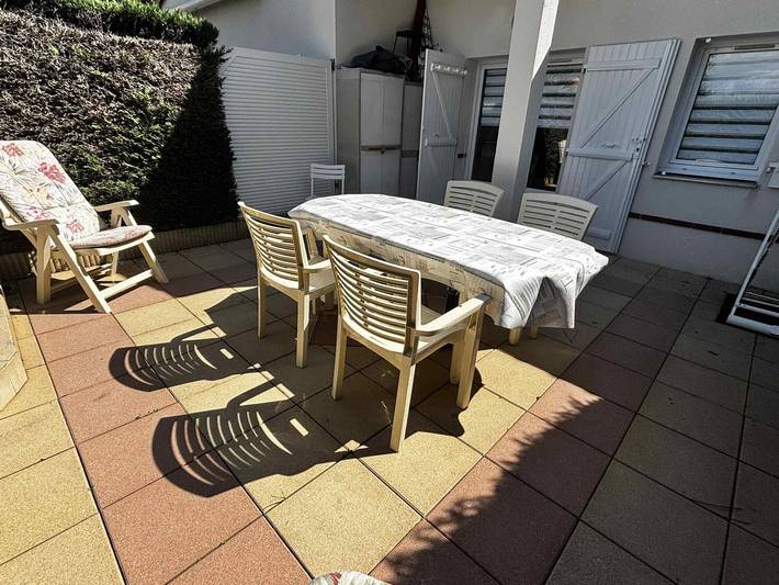 Gîte pour 4 personnes, avec terrasse et piscine dans Plage de la Grière