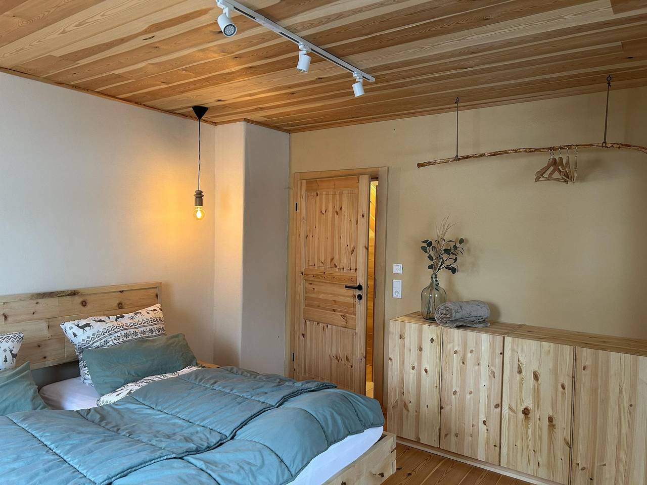 Ferienhaus Bergheiner - Großzügige Ferienwohnung für 5 mit Sauna, Garten & Zirbenholz in Bärnau, Naturpark Nördlicher Oberpfälzer Wald