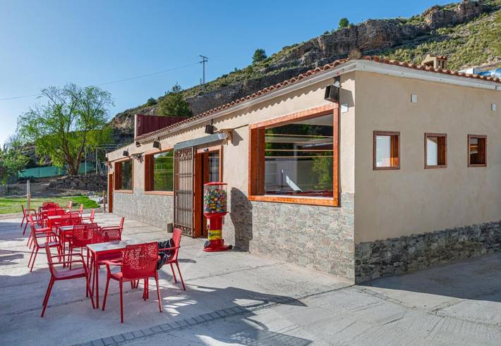 Parque de vacaciones para 4 personas, con Terraza además de Piscina y Vistas en Provincia de Albacete - 2