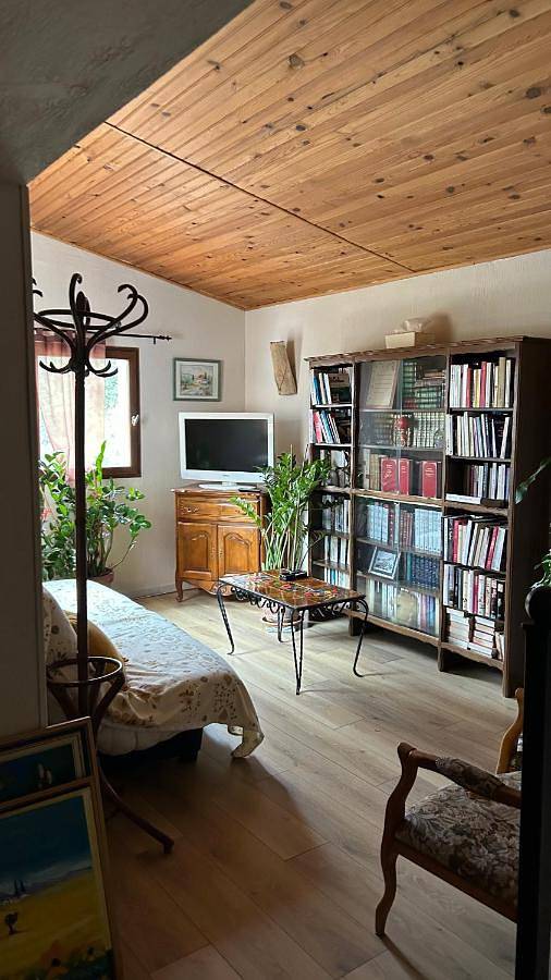 Location de vacances pour 2 personnes, avec terrasse ainsi que jardin et piscine à Saint-Maximin-la-Sainte-Baume - 3