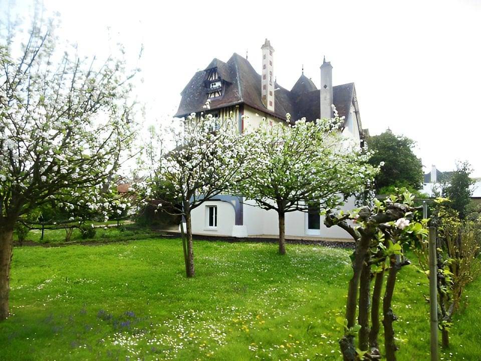 Maison d'hôtes Il était une fois... - Chambre Pays d'Auge in Sainte-Famille-en-Auge, Région de Lisieux