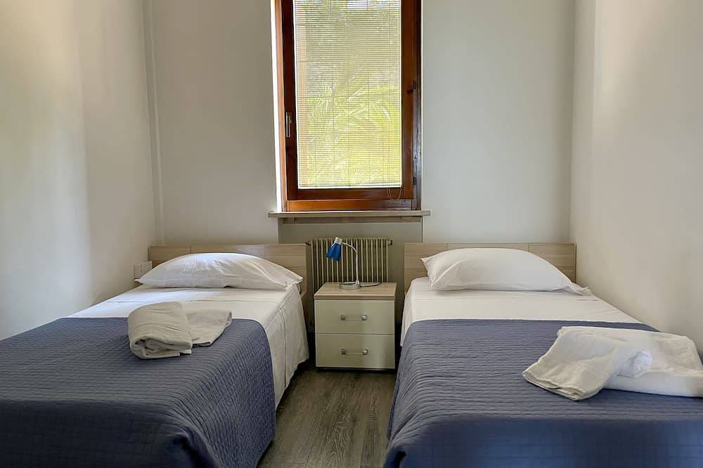 Entire apartment, Panoramic Apartment Situated In The Town Center With Lake View in Brenzone, Garda Mountains