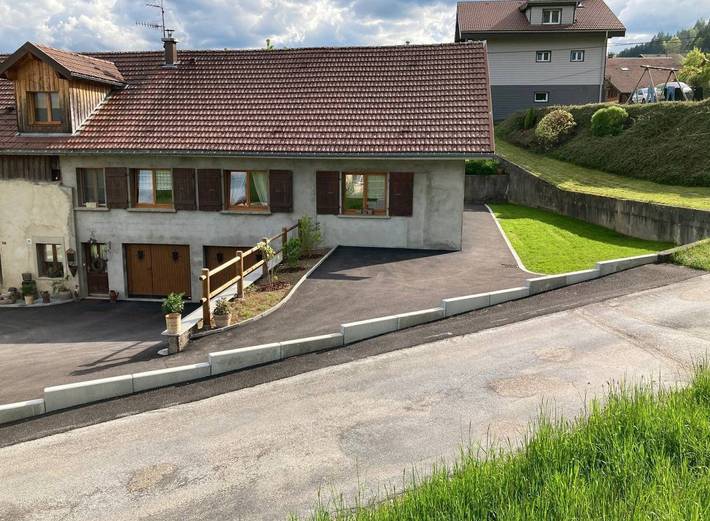 Gîte pour 5 personnes, avec terrasse et jardin à Grand'Combe-Châteleu