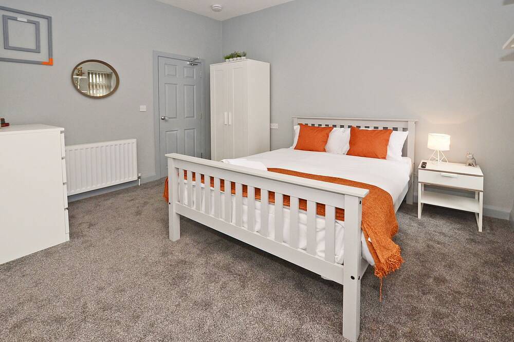 Entire apartment, Townhouse Plus @ 301 West Street - Superior Studio With Tv in Crewe, Cheshire East