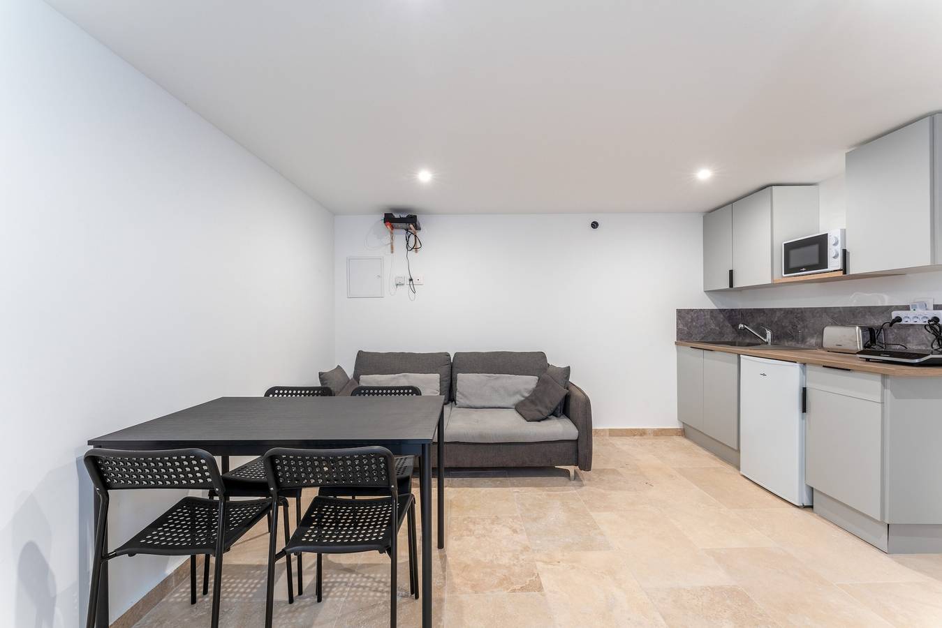 Apartamento entero, Apartamento 'Duplex 11' con Wi-Fi y aire acondicionado in Robion, Parque natural regional del Luberon