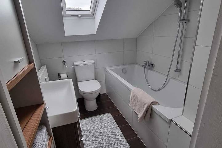 Appartement entier, Gemütliche Dachgeschosswohnung bei Tutzing am Starnberger See in Tutzing, Lac de Starnberg