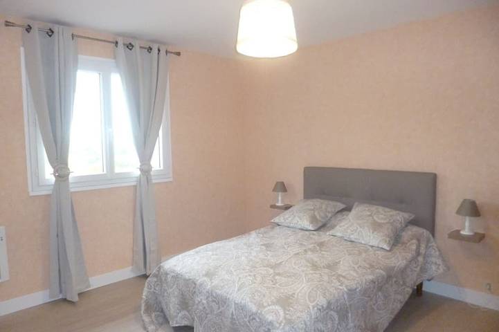 Gîte pour 6 personnes, avec terrasse et jardin à Lacapelle-Viescamp - 2