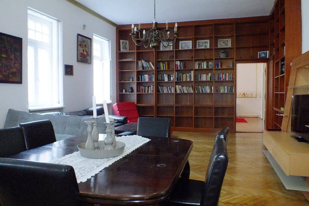 Ganze Wohnung, 120 Qm Stilvolle Wohnung mit Wunderschönen Terasse in Wien, Wienerwald