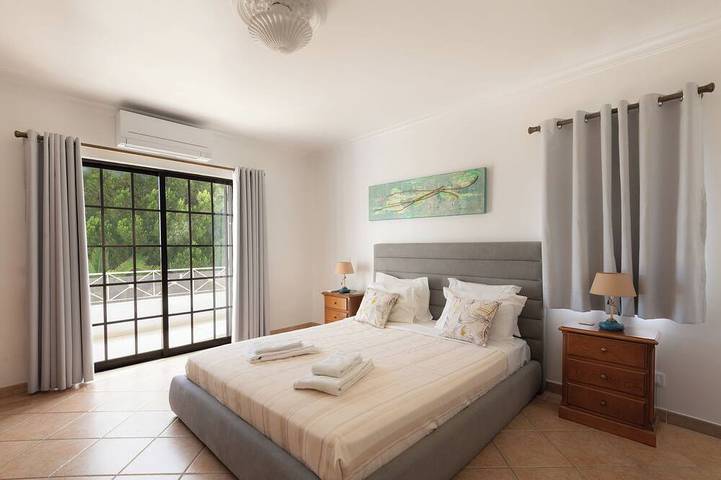 Villa Ladeira - Privater Pool, Meerblick, Smart-TV, Spiele, WLAN, Klimaanlage in Guia, Faro Distrikt