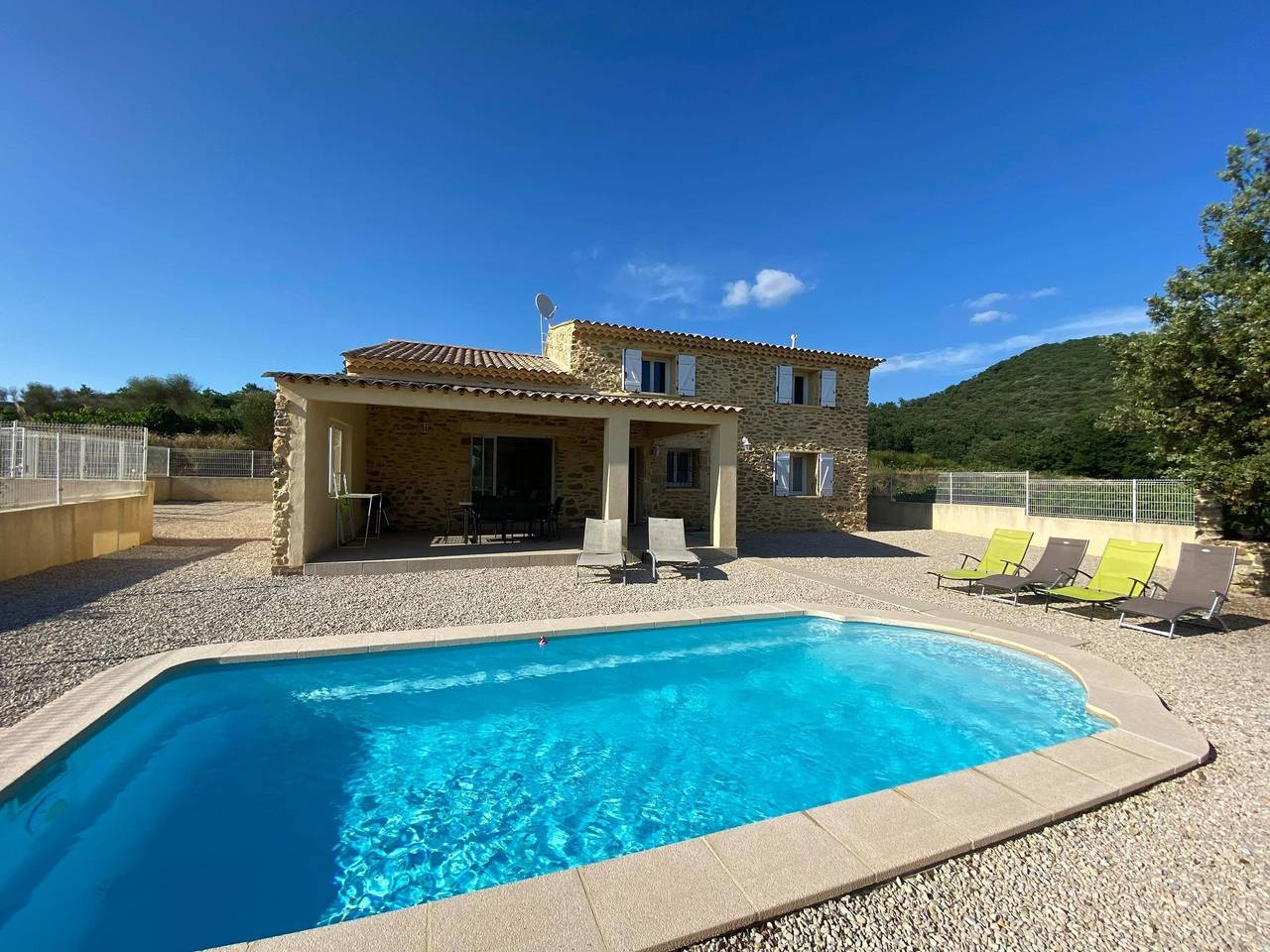 Schöne Villa mit privatem Pool im Gard in Saint-Laurent-de-Carnols, Nimes und Umgebung