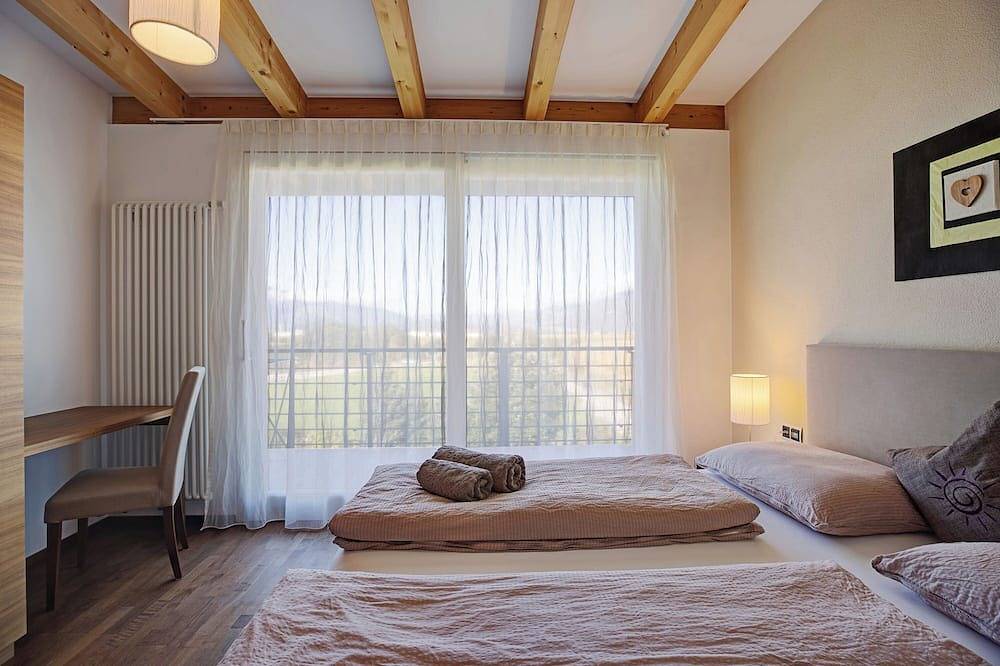 Ganze Wohnung, Ferienwohnung \"Kronsun - Kraft\" mit Bergblick, Balkon & Garten in Percha, Kronplatz