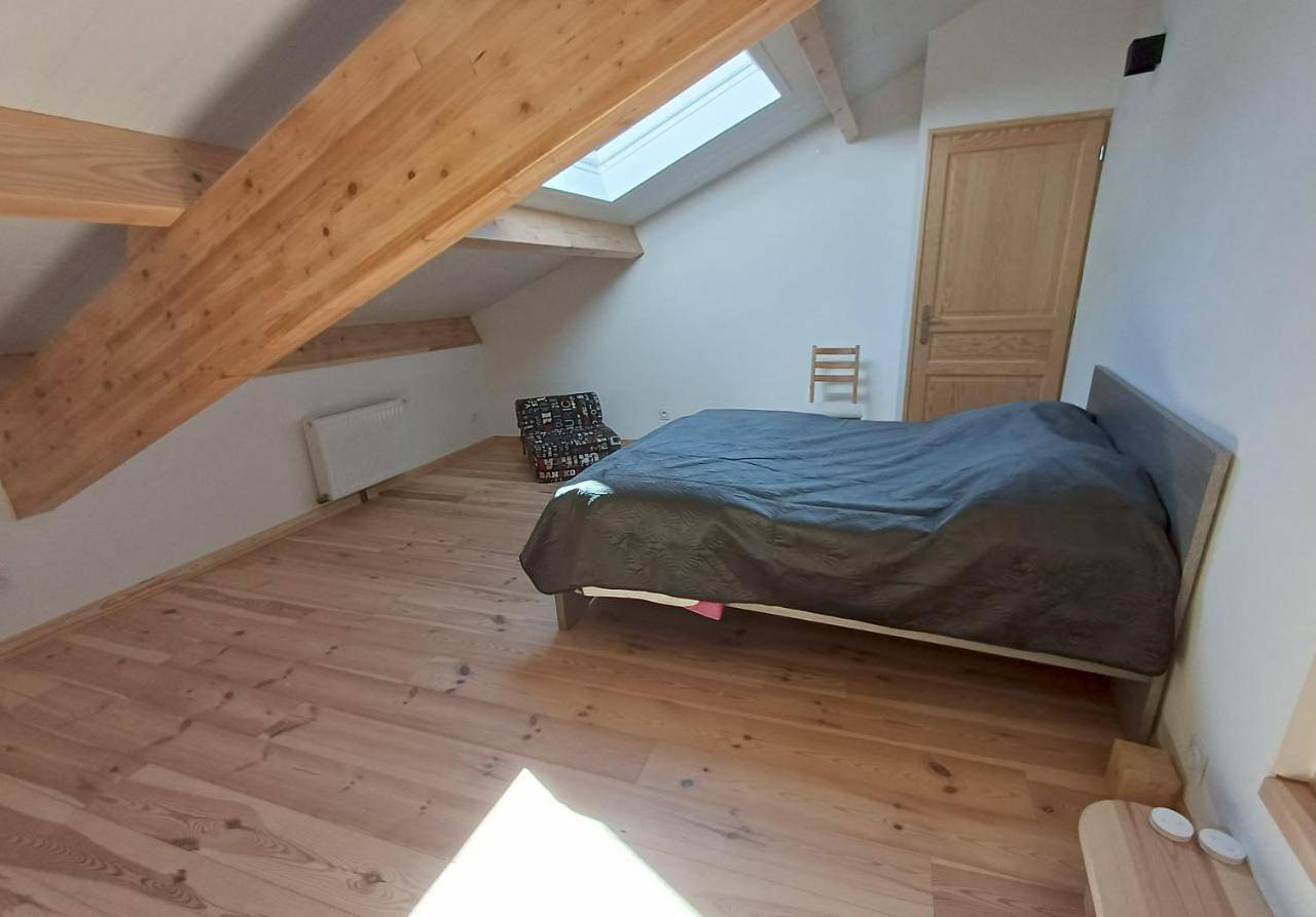 Aux 43 arbres Gîte Tilleul in Craponne-sur-Arzon, Parc Naturel Régional Livradois-Forez