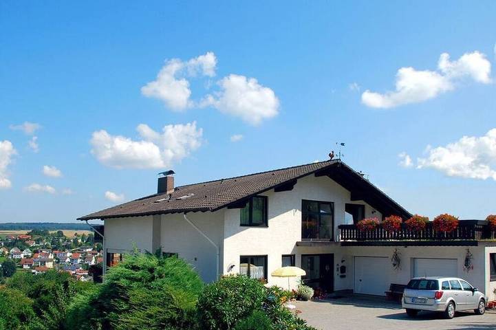Ferienhaus für 2 Personen, mit Balkon und Garten in Bad König