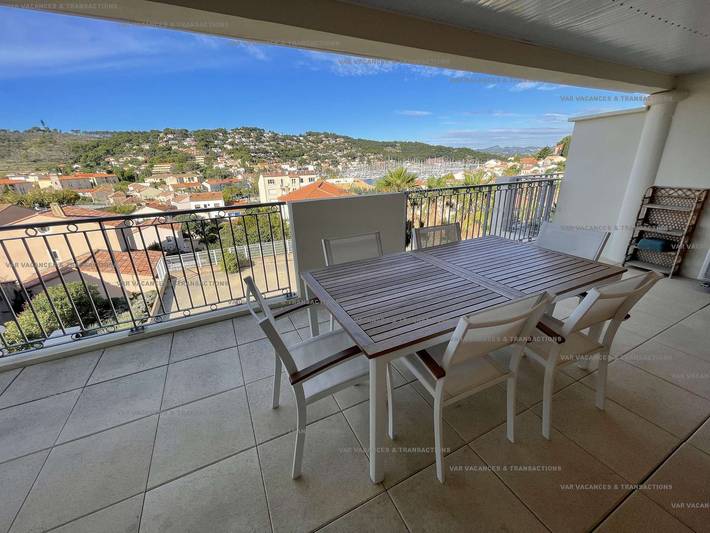 Entire holiday apartment, Large terrace with sea view, recent residence, everything on foot in Saint-Mandrier-sur-Mer, Mediterranean Coast (France)