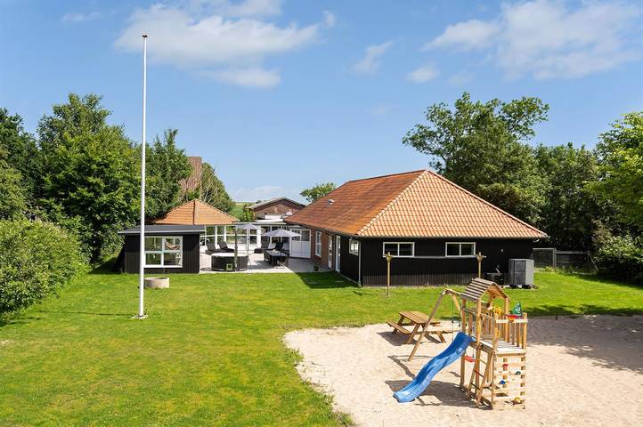 Ferienhaus für 20 Personen, mit Whirlpool und Terrasse sowie Sauna in Højer