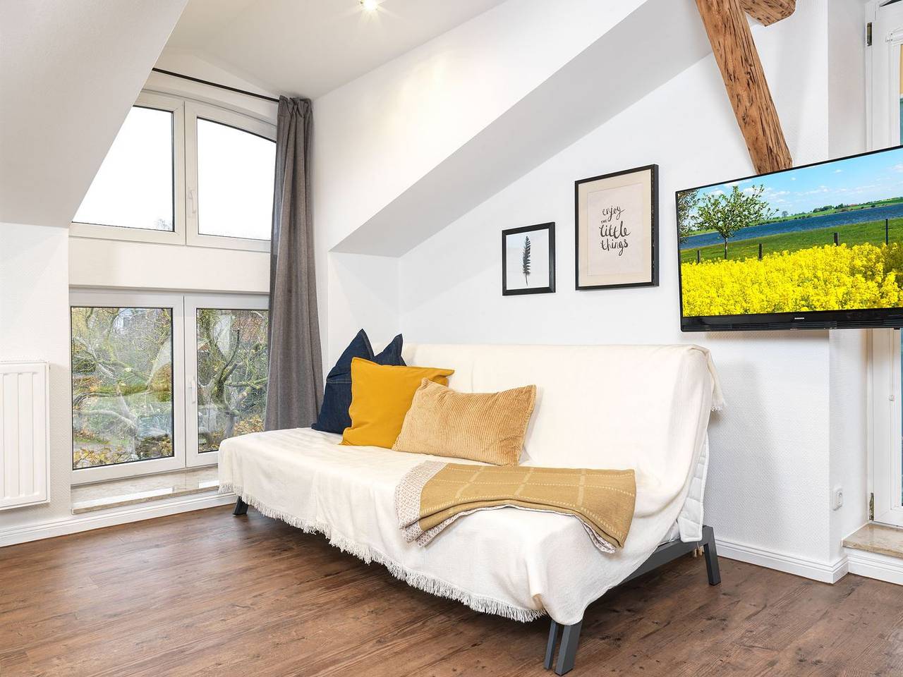 Ganze Wohnung, App. Strohboden - Kleine moderne Ferienwohnung im Mehrfamilienhaus in Vorwerk, Nordwestmecklenburg (Wismar und Umgebung)