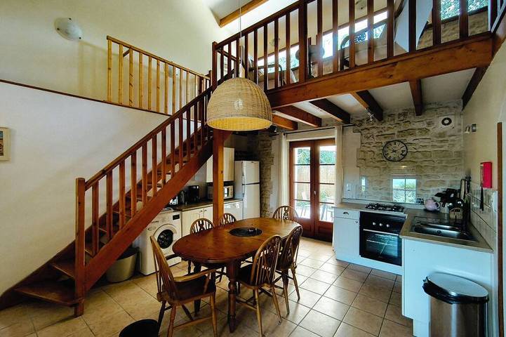 Gîte pour 9 personnes, avec piscine ainsi que jardin et jacuzzi