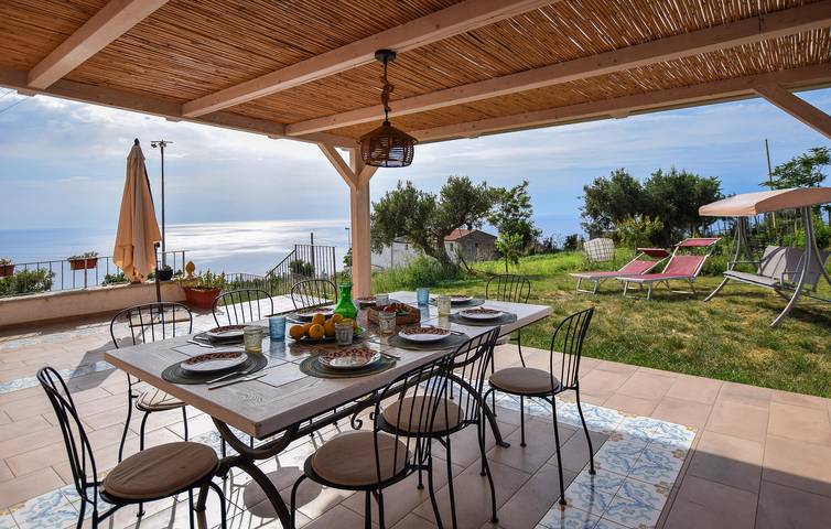 Apartment am Meer mit TV, Parkplatz, Terrasse und Küche - 1,5 km zur Küste in Longobardi, Tyrrhenische Küste Kalabrien