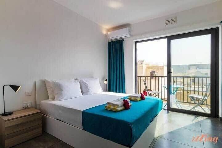 Ganze Wohnung, 2 Bed Apartment w/ Distant Sea and Country Views in Marsalforn, Zebbug