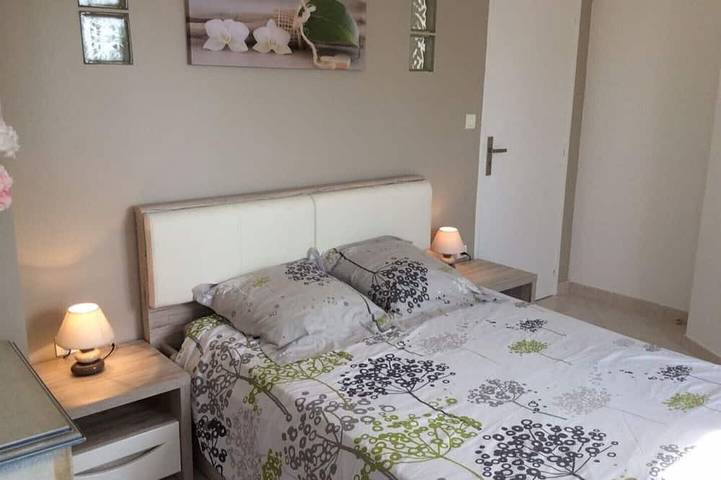 Location de vacances pour 4 personnes, avec terrasse ainsi que piscine et jardin à Eccica-Suarella - 2