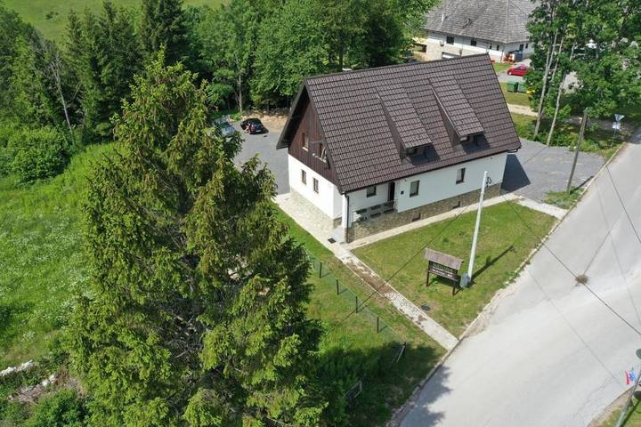 Maison d’hôte pour 3 personnes, avec vue et jardin dans Plitvička Jezera