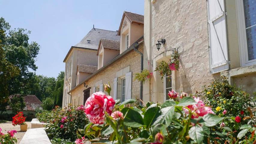 Gîte pour 2 personnes, avec Terrasse et Jardin ainsi que Piscine et Vue à Chambon