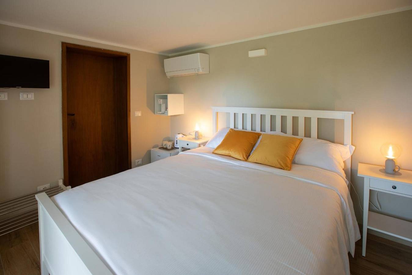 Suite matrimoniale "Collio Bianco" con giardinetto privato in Mossa, Carso