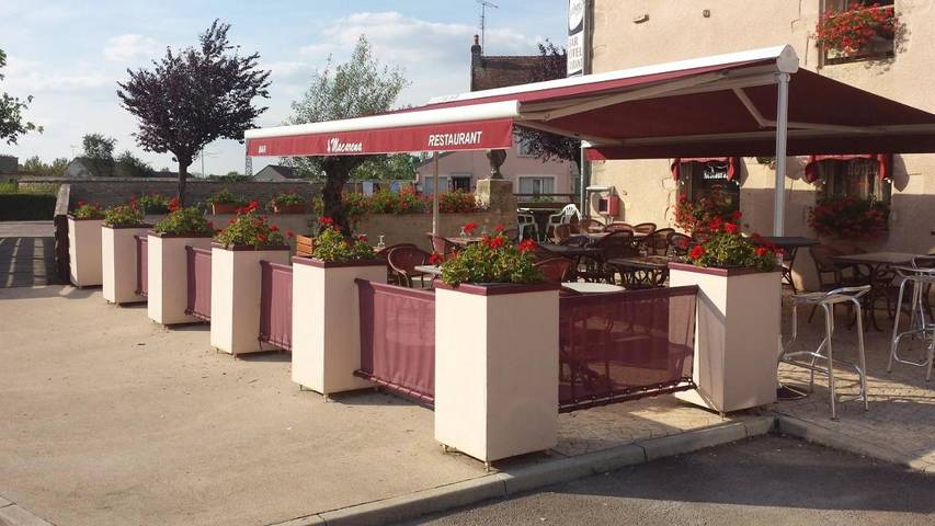 Hôtel pour 3 personnes, avec Terrasse à Pouillenay