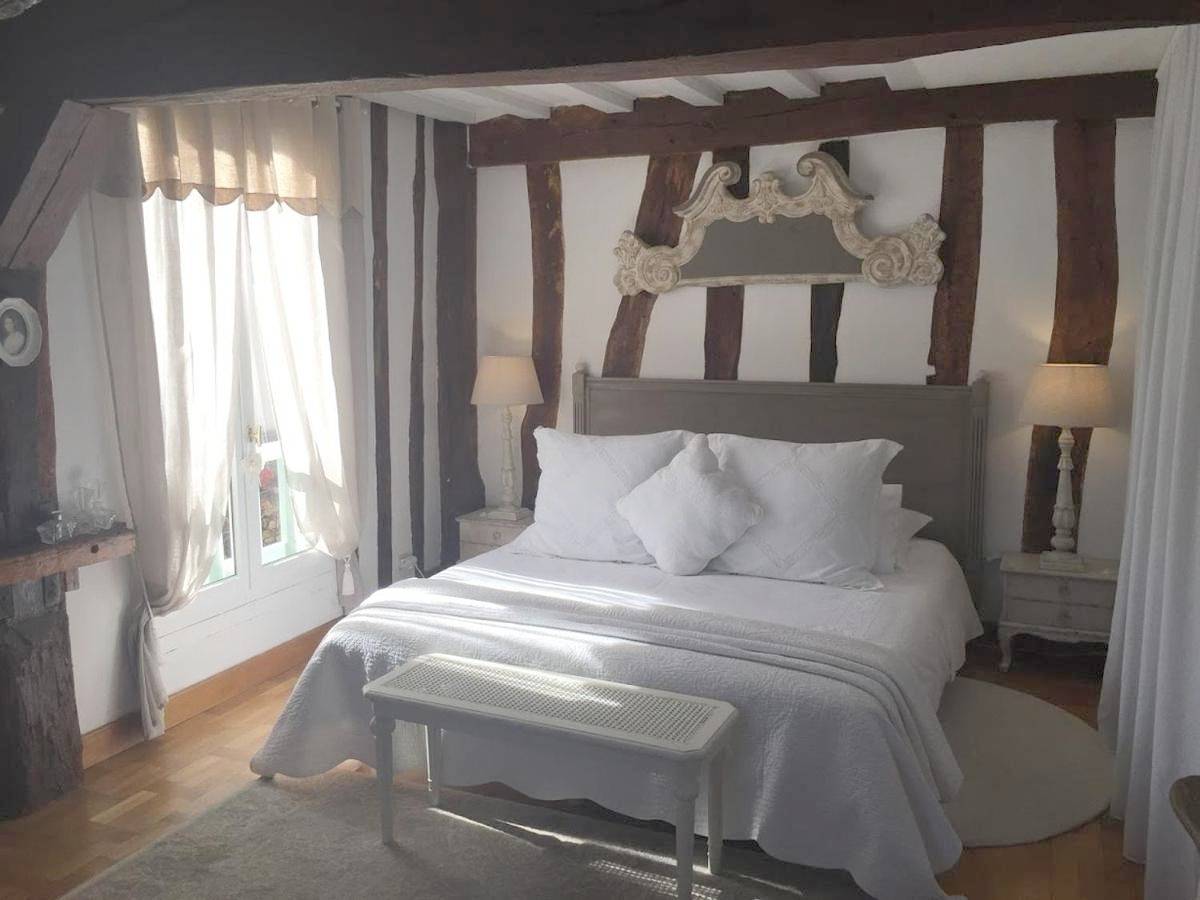 Double Room with Private Bathroom in Gasny, Région de Les Andelys