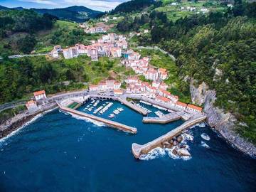 Gîte pour 5 personnes, avec terrasse ainsi que vue et piscine dans Elanchove
