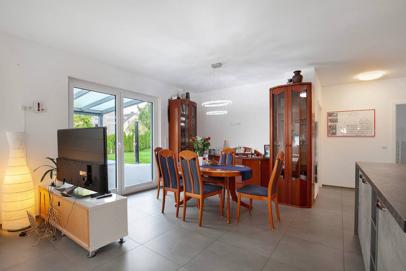 Ganze Wohnung, Ferienwohnung 'Großzügige Wohnung' mit Gemeinschaftspool, Privatterrasse und Wi-Fi in Landkreis Limburg-Weilburg