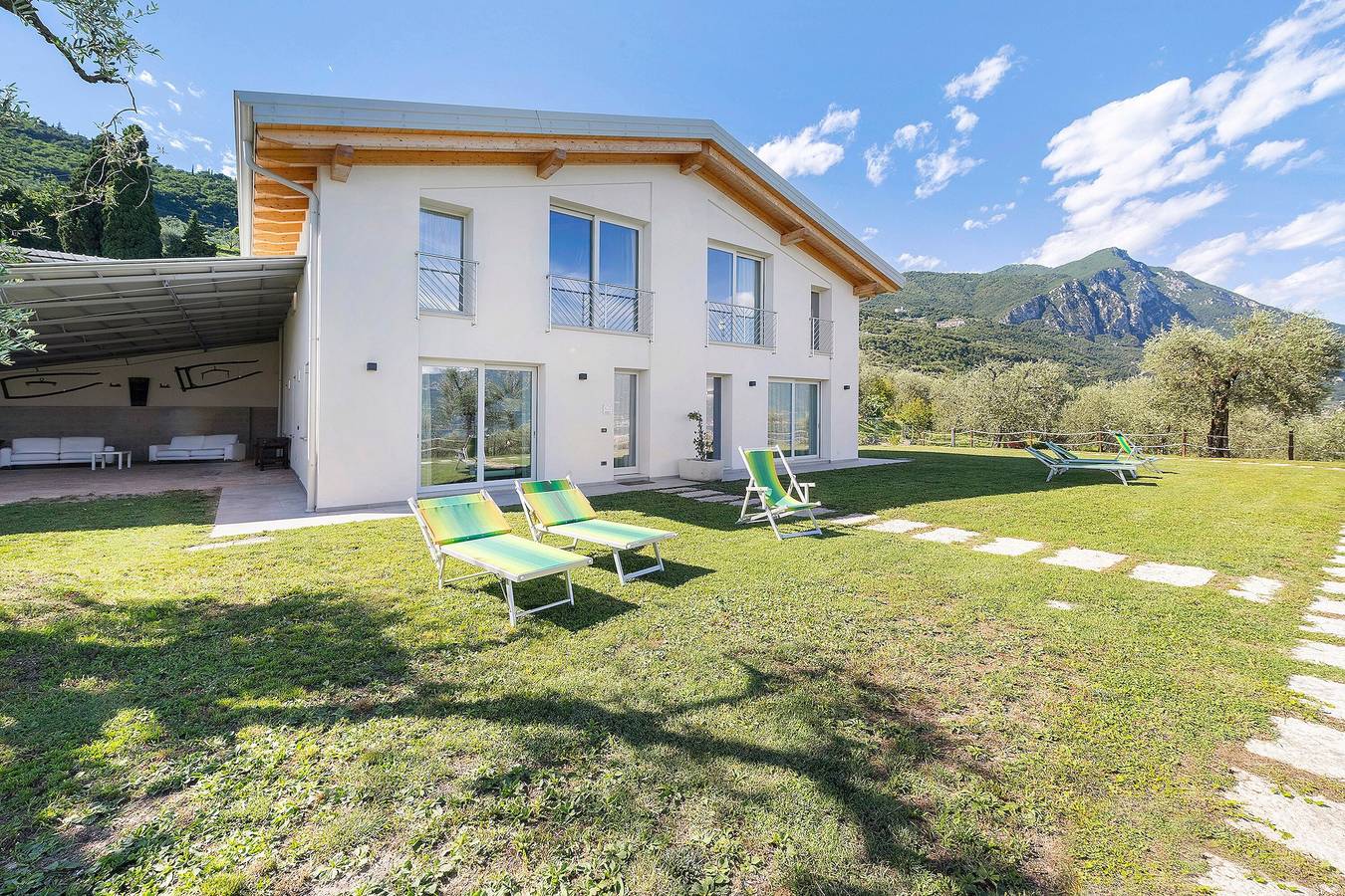Appartamento intero, Appartamento 'Primula' con Vista Lago, Wi-Fi e Aria Condizionata in Gargnano, Prealpi Gardesane