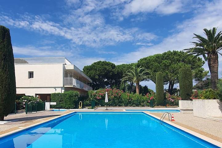 Holiday apartment for 4 people, with terrace and garden as well as pool - 1