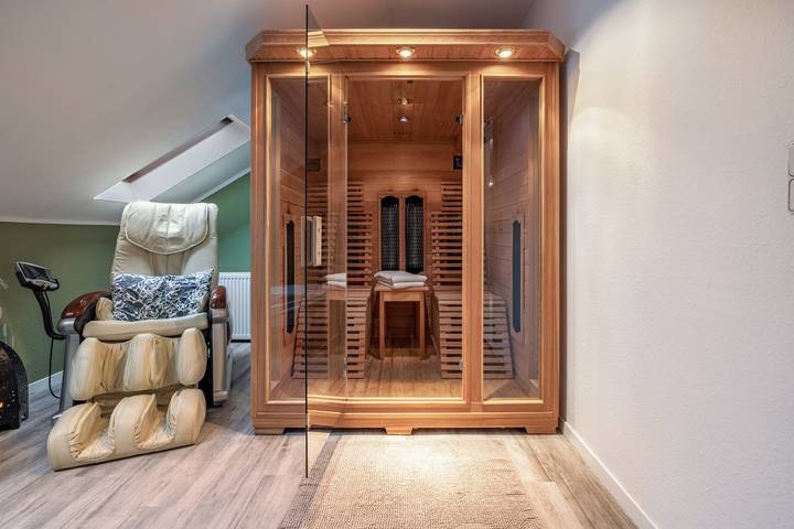 Ferienwohnung für 4 Personen, mit Balkon und Garten sowie Sauna