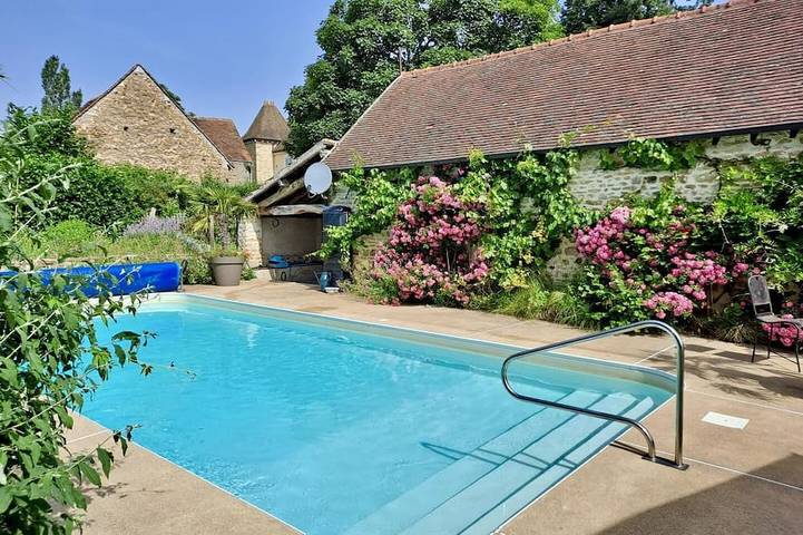 Gîte pour 4 personnes, avec piscine et jardin à Chevagny-sur-Guye