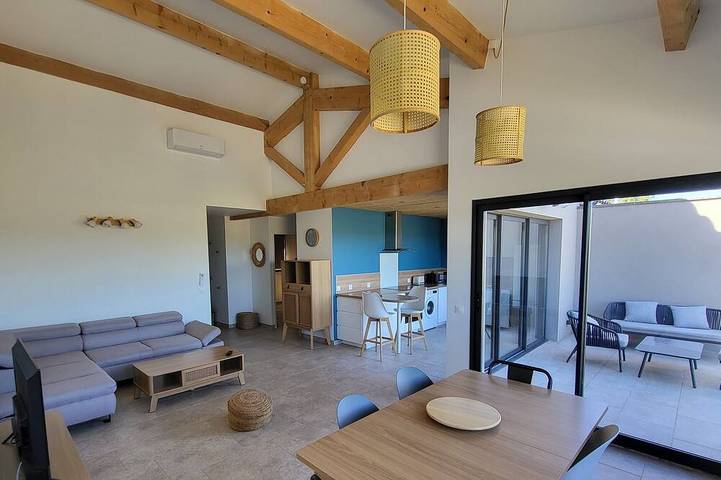 Location de vacances pour 6 personnes, avec jardin et terrasse à Tourbes