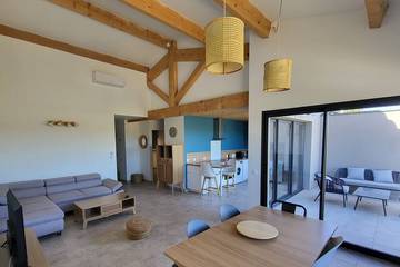 Gîte pour 6 personnes, avec terrasse et jardin à Tourbes