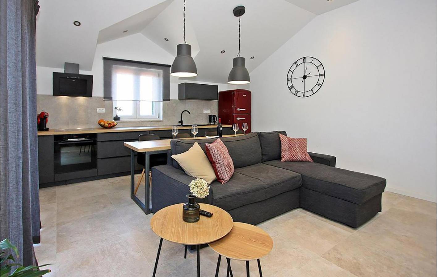 Ganze Ferienwohnung, Gemütliches Apartment mit Meerblick, WLAN, Klimaanlage und Terrasse in Strandnähe in Supetar, Brac